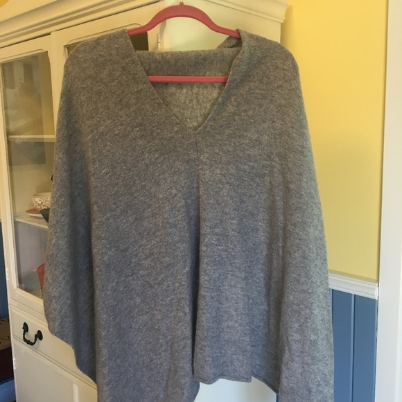 Wool/cashmere Poncho - Picture 1 of 4